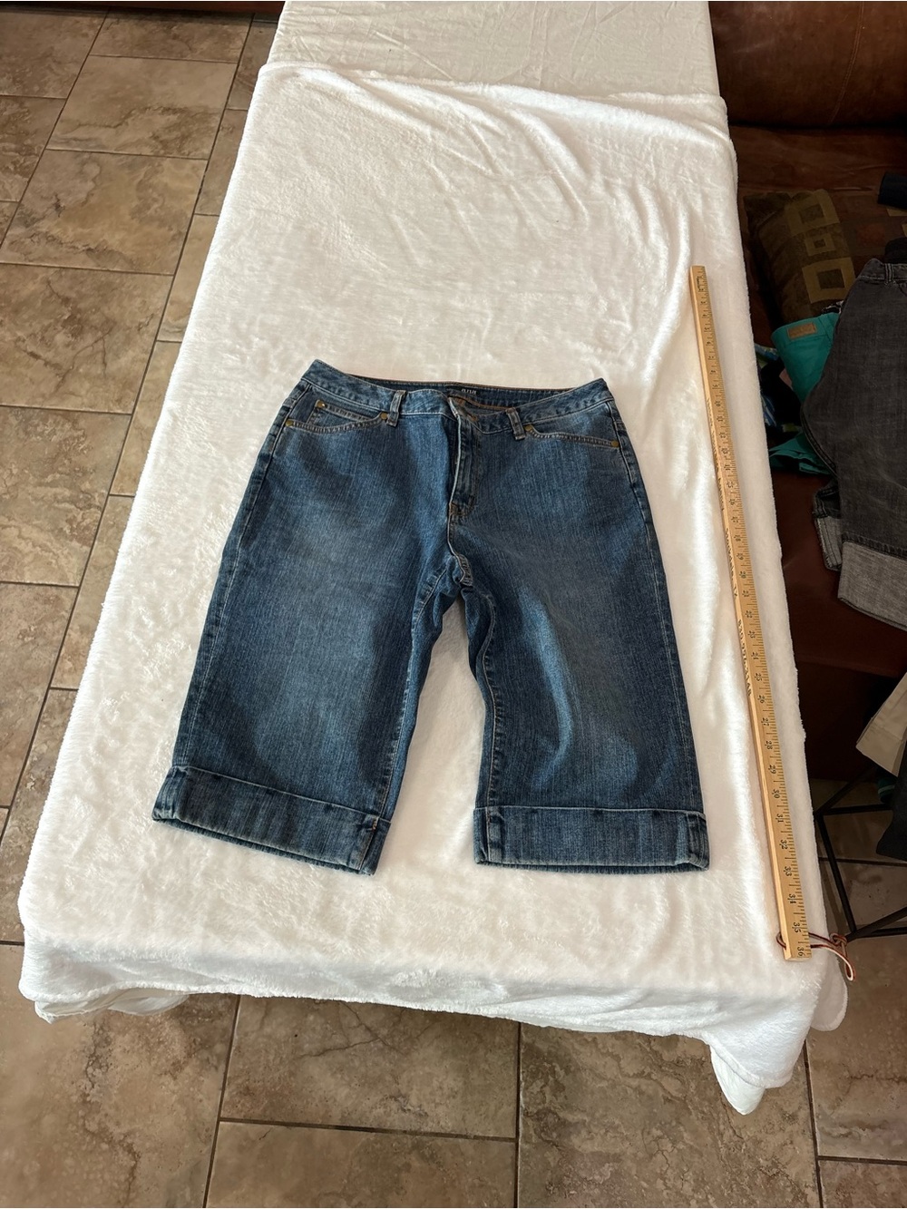 a.n.a Women's Dark Blue Denim Capris